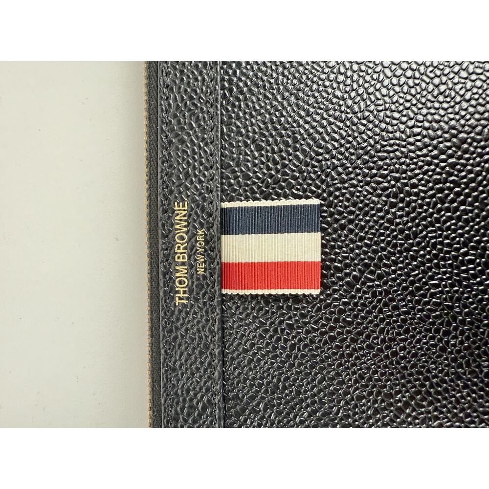 Thom Browne Logo Printed Zipped Clutch Black Caviar Leather Bag - Picture 6 of 7